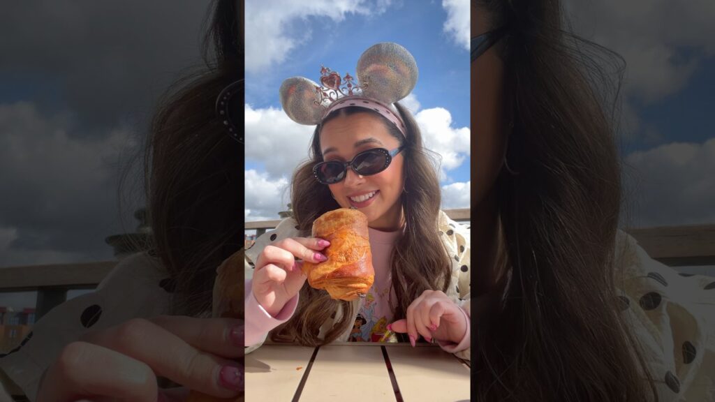 , (Sartrouville): Emily in Disneyland Paris VLOG!! croissant, shopping, exploring Disney Village