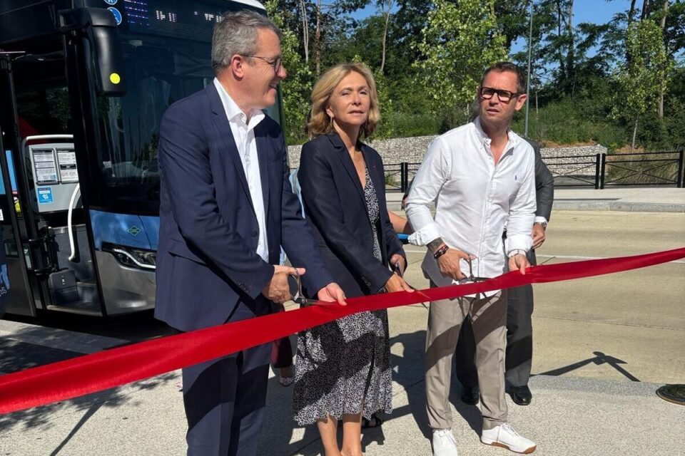 Valérie Pécresse entourée de François Durovray et Stéphane Baudet, lors de l'inauguration en Essonne